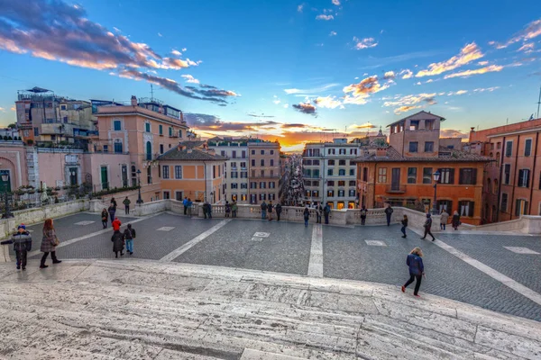 Rome Italy January 2019 Tourists Walking Spanish Steps Rome Sunset — Stock Photo, Image