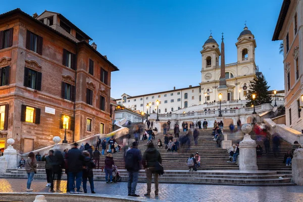 Rome Italy January 2019 Tourists Walking Spanish Steps Rome Dusk — Stock Photo, Image