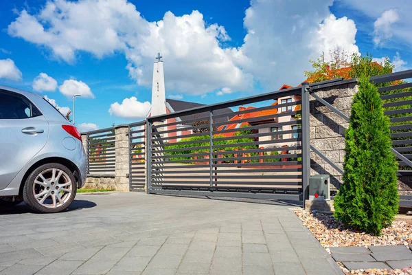 Stone Fence Entrance Gate Remote Control — Stock Photo, Image