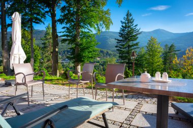 Polonya 'daki Karkonosze Dağları' nın güzel yaz manzarası.