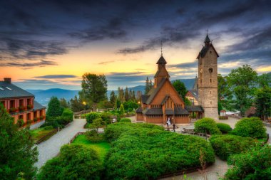 Güzel Vang Stave Kilisesi, gün batımında Karpacz, Polonya