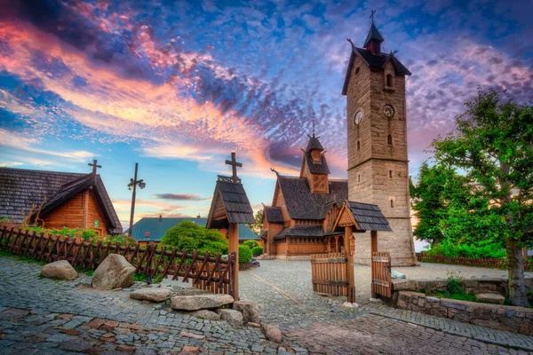 Gyönyörű Vang Stave Templom Karpacz Naplementekor Lengyelország — Stock Fotó