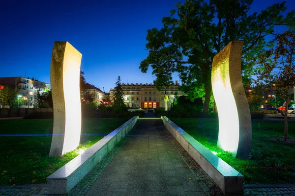 Park Bij Het Starosty Gebouw Pruszcz Gdanski Nachts Polen — Stockfoto