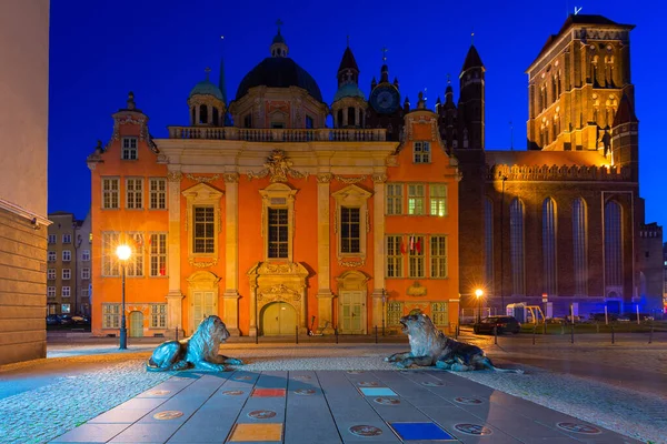 Architecture Vieille Ville Gdansk Avec Des Statues Lions Bronze Emblème — Photo