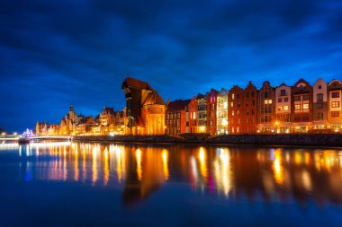 Polonya, Gdansk 'taki Motlawa nehrinin üzerindeki tarihi Port Crane.