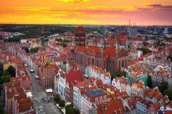 Schöner Sonnenuntergang Über Der Danziger Altstadt Mit Rathaus Und Marienkirche — Stockfoto