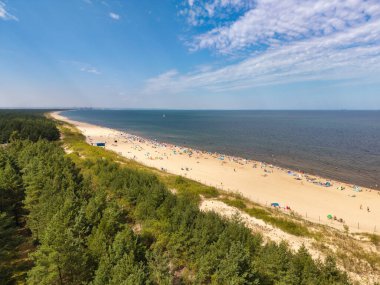 Yazın Sobieszewo, Polonya 'da Baltık Denizi sahilinin güzel manzarası