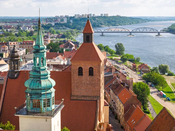 Wisla nehri, Polonya'da tahıl ambarları ile Grudziadz güzel mimarisi