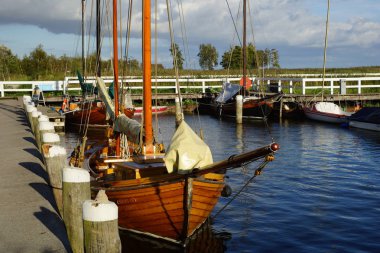 Spor tekne liman Wieck akşam