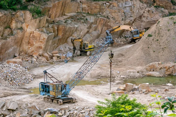 Mineração Pedreira Granito Máquina Mineração Trabalho Guindaste Velho Escavador Indústria — Fotografia de Stock