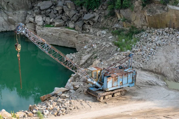 Mining Granite Quarry Working Mining Machine Old Crane Mining Industry — Stock Photo, Image