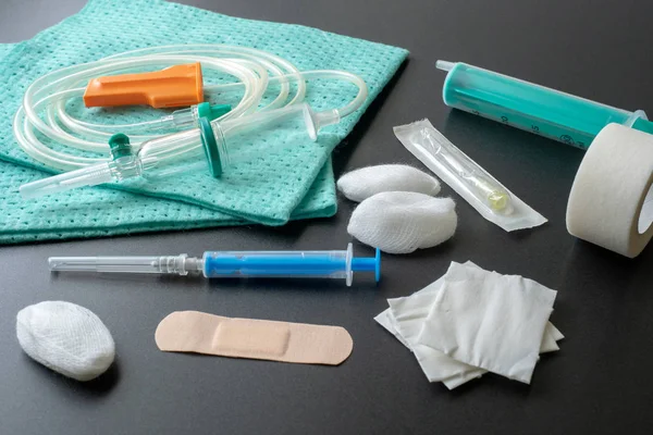 Tıbbi şırınga ve infüzyon ayarlayın. Sağlık. Tıbbi çevre.