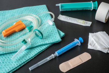 Tıbbi şırınga ve infüzyon ayarlayın. Sağlık. Tıbbi çevre.