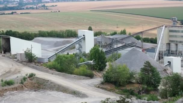 Bergbau Granitbruch Förderbänder Und Bergbaugeräte Einem Steinbruch Steinbruch Mit Silos — Stockvideo