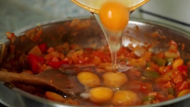 Poivre Frit Oeufs Dans Une Poêle Légumes Colorés Frits Sur — Video