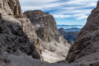 Brenta Dolomites dağlarının manzarası. Trentino, İtalya