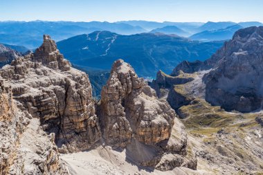 Brenta 'daki ünlü Dolomitlerin panoramik manzarası. Trentino, İtalya