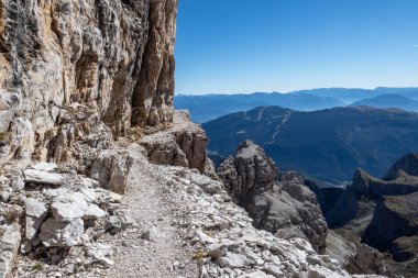 Brenta Dolomites dağlarının manzarası. Trentino, İtalya