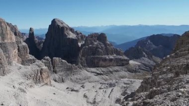 Brenta Dolomites dağlarının manzarası. Trentino, İtalya