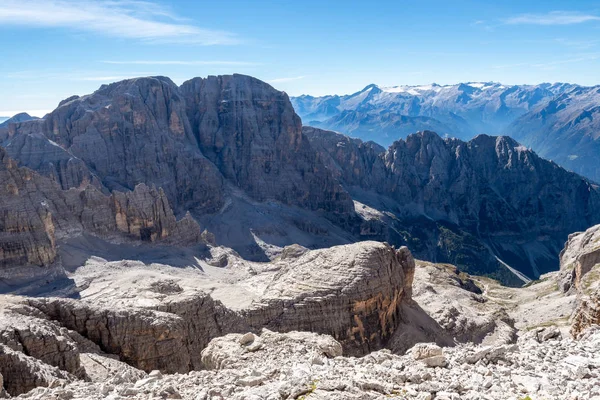 山の峰ブレンタドロマイトの眺め トレンティーノ イタリア — ストック写真