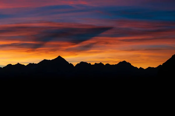 Silueta Oscura Las Montañas Puesta Sol Picos Montaña Dolomitas Brenta — Foto de Stock