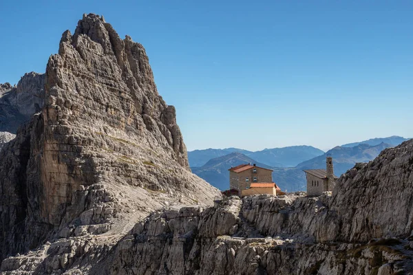 ドロマイトアルプスの山の峰 イタリアの美しい自然 シャレー ペドロッティ — ストック写真