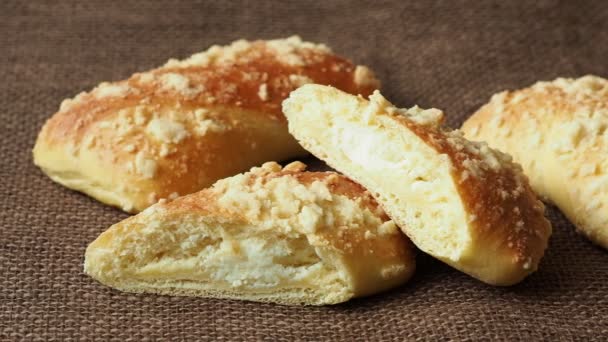 Frisches Gebäck Mit Quark Handgemachte Brötchen Rustikales Essen — Stockvideo