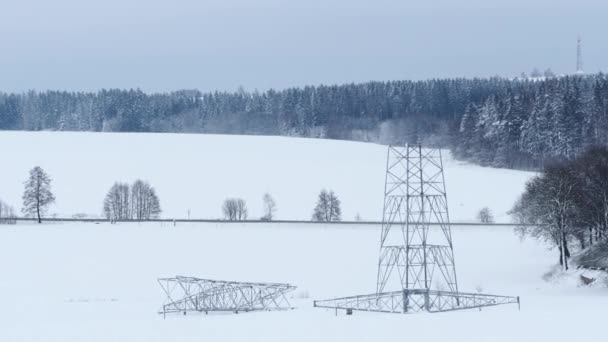 Construcción Torres Alta Tensión Invierno Soportes Línea Transmisión Potencia Montados — Vídeos de Stock