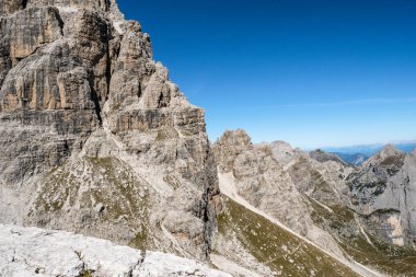 Ünlü Dolomites dağ zirvelerinin panoramik manzarası, Brenta. 