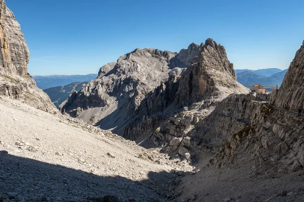 白云岩阿尔卑斯山的山峰。意大利美丽的自然. — 图库照片