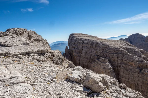 Widok na szczyty górskie Brenta Dolomity. Trentino, Włochy — Zdjęcie stockowe