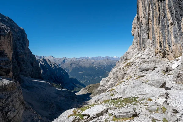 Panoramiczny widok na słynne szczyty Dolomitów, Brenta. — Zdjęcie stockowe