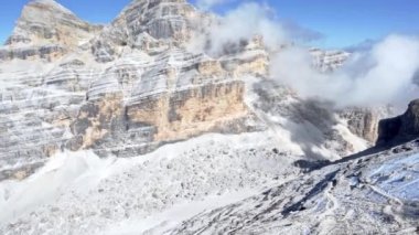 Dolomitlerdeki Alp manzarası, Tofane Grubu, İtalya, Avrupa