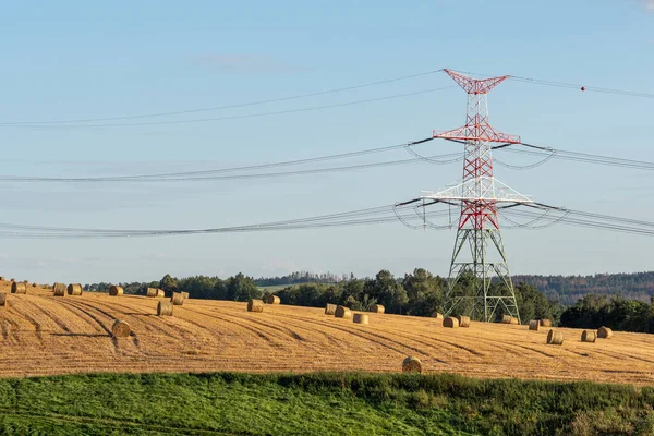 Straw Bales Field High Electricity Pylons — Stock Photo, Image