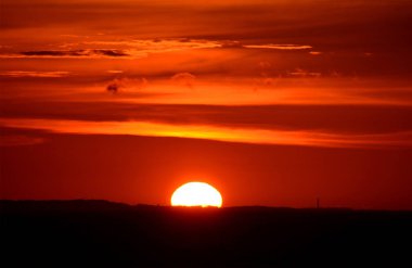 Baltık Denizi'nde Bloddy gün batımı