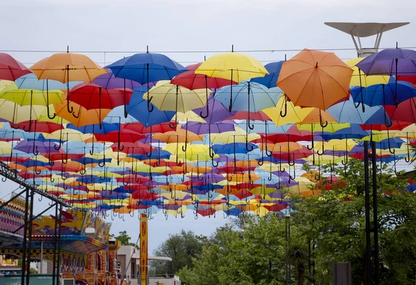 乌克兰敖德萨 Lunapark 附近的彩色雨伞 免版税图库照片