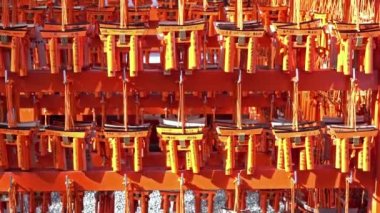 EMA dua tablolar ile benzersiz Torii gates panolarını Fushimi Inari Taisha Tapınağı, Kyoto.