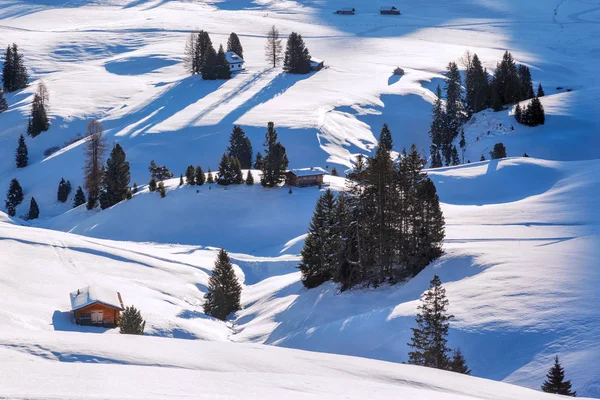 Amanecer de invierno sobre Alpe di Siusi Dolomites, Italia — Foto de Stock