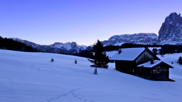 Wintersonnenaufgang über der Seiser Alm, Dolomiten, Italien