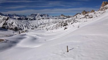 Passo Giau, Dolomitler, İtalya 'nın kar manzarası