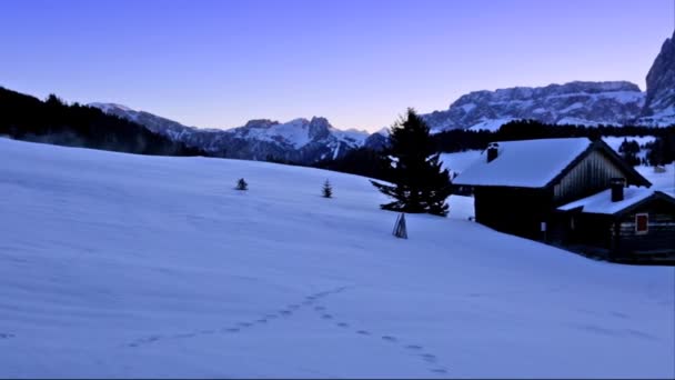 Wintersonnenaufgang über der Seiser Alm, Dolomiten, Italien — Stockvideo