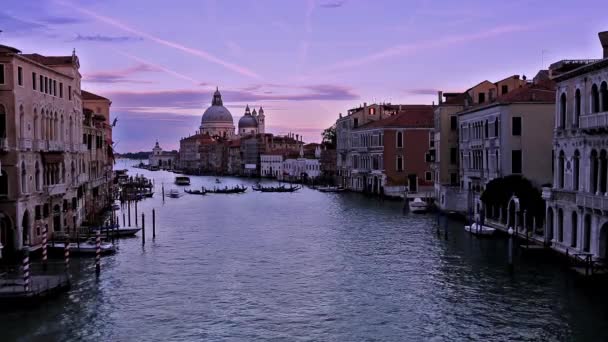 Zachód słońca nad Canal Grande i Bazylika Santa Maria della Salute, Wenecja, Włochy — Wideo stockowe