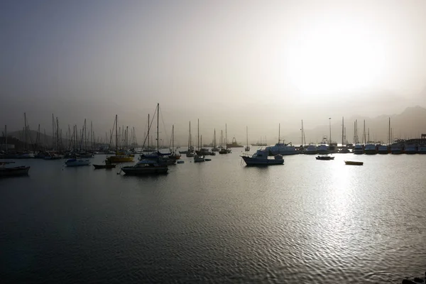 Bateaux Yachts Dans Port Île Sao Vicente Dans Lumière Vive — Photo