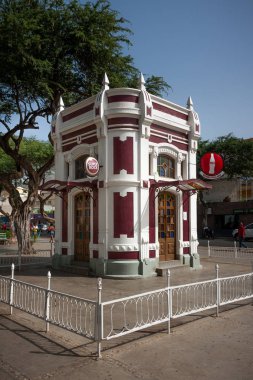 Beyaz kırmızı Köşk Cafe bina Amilcar Cabral Meydanı, Praça Nova Mindelo, Cape Verde - 07 Aralık 2015