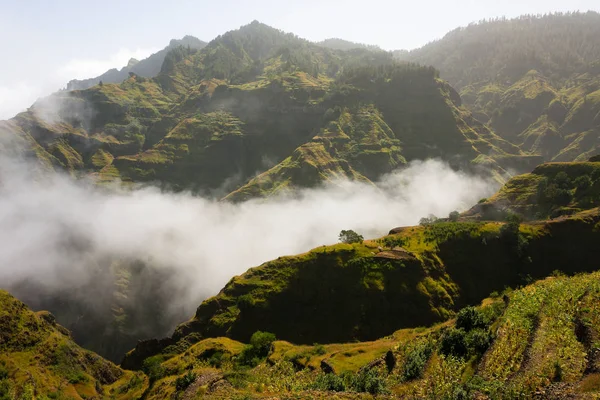 Bulutlar Tepelik Kırsal Manzara Köy Evi Tarım Arazileri Santo Antao — Stok fotoğraf