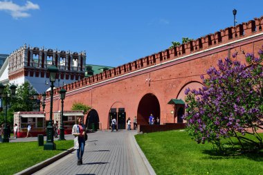 Moscow, Rusya Federasyonu - 12 Mayıs. 2018. bir Trinity Köprüsü ve Kutafia Kulesi