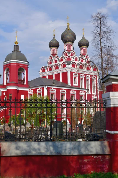 Moskova, Rusya - 30 Nisan. 2018. Tapınak Tihvin simge Tanrı'nın annesi