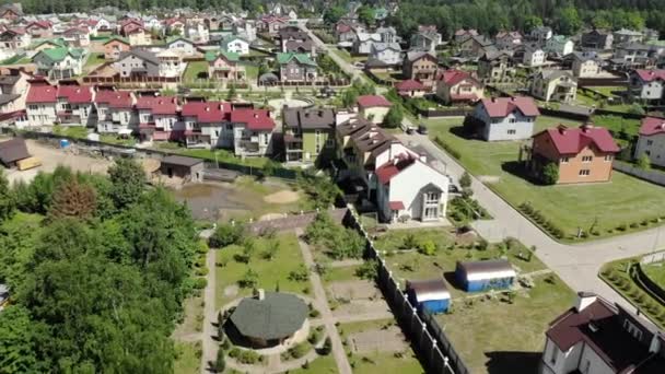 Άποψη του χωριού εξοχικό σπίτι κοντά στη Μόσχα από την κορυφή, Ρωσία — Αρχείο Βίντεο