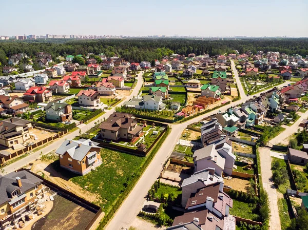 Vista desde arriba en la aldea de la cabaña cerca de Moscú, Rusia — Foto de Stock