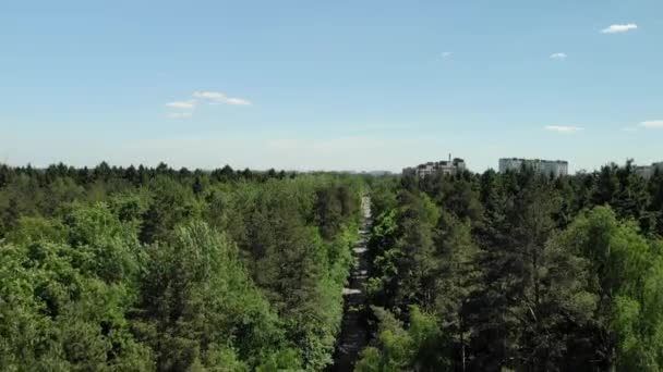 Vista superior de la casa en el bosque en Moscú, Rusia . — Vídeos de Stock